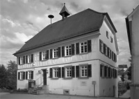 Ansicht gegen Südosten (Eingangsseite) / Altes Rathaus in 71543 Wüstenrot (01.09.2001 - Foto Marburg, Foto: Hajdu, Rose; Aufnahme-Nr. rhhn2001_09_03; Bilddatei rhhn2001_09_03) Ansicht gegen Südosten (Eingangsseite) / Altes Rathaus in 71543 Wüstenrot (01.09.2001 - Foto Marburg, Foto: Hajdu, Rose; Aufnahme-Nr. rhhn2001_09_03; Bilddatei rhhn2001_09_03)