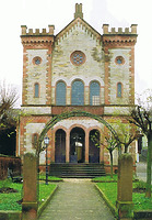 Ansicht der Eingangsseite (Westen). / ehemalige Synagoge in 77971 Kippenheim (Dipl.-Ing. Stefan King, Kandelstr. 8, 79106 Freiburg; 2004.) Ansicht der Eingangsseite (Westen). / ehemalige Synagoge in 77971 Kippenheim (Dipl.-Ing. Stefan King, Kandelstr. 8, 79106 Freiburg; 2004.)