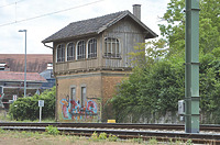 Ansicht von Nordwesten / Stellwerk 1 in 74189 Weinsberg (01.06.2015 - strebewerk) Ansicht von Nordwesten / Stellwerk 1 in 74189 Weinsberg (01.06.2015 - strebewerk)