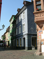 Universitätsstraße Ecke Rathausgasse, Ansicht gegen Süd-Südwest / sog. ehemaliges "Ratsstüble" Baukomplex Universitätsstraße 2-6/Rathausgasse 16  in 79098 Freiburg, Altstadt (02.06.2008 - Baukern (Löbbecke))