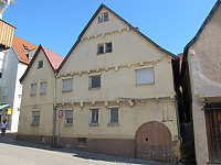 Ansicht des Gebäudes von Süden / Wohnhaus in 74394 Hessigheim (22.07.2013 - Markus Numberger, Esslingen) Ansicht des Gebäudes von Süden / Wohnhaus in 74394 Hessigheim (22.07.2013 - Markus Numberger, Esslingen)