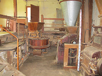 Blick in den Mühlenraum über dem Mahlbiet / Obere Mühle in 97900 Külsheim (27.05.2013 - Markus Numberger, Esslingen) Blick in den Mühlenraum über dem Mahlbiet / Obere Mühle in 97900 Külsheim (27.05.2013 - Markus Numberger, Esslingen)