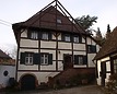 Ostfassade mit Eintrag des ehemaligen Fachwerkgiebels / Fachwerkhaus in 79346 Endingen (13.04.2016 - Frank Löbbecke) Ostfassade mit Eintrag des ehemaligen Fachwerkgiebels / Fachwerkhaus in 79346 Endingen (13.04.2016 - Frank Löbbecke)