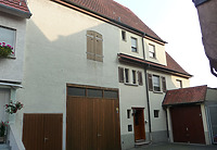 Ansicht von Norden, von der Hauptstraße zurückgesetzt. / Wohnhaus und Scheune in 74354 Besigheim (26.07.2016 - M. Haußmann)