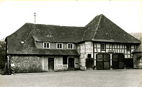 Ostseite des Bandhauses, Hauptstraße 61, rechts der Anbau (Feuerwehrmagazin) vor 1959   / Stadthalle Alte Kelter  in 74354 Besigheim (Stadtarchiv Besigheim)