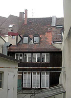 Hofansicht des Vorderhauses Nr. 223 / „Zum grünen Klee“ in 79098 Freiburg, Altstadt (08.08.2016 - Frank Löbbecke)
