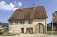 Ehem. Pfarrhaus in 78194 Immendingen-Ippingen (04.04.2005 - Verfasser: Josef Metzger, Architekt, Immendingen
Verbleib: LDA Freiburg, Dokumentationsarchiv)