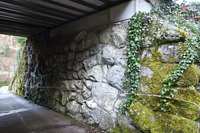 Ansicht der Nordwand, östlicher Bereich mit Betonbalkenabschluss / Eisenbahnüberführung Lindendobel in 78132 Hornberg, Linden(Hahnen)dobel (2024 - Elke Nagel, strebewerk. Architekten GmbH)