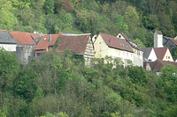 Blick aus dem Tal / ehem. Zehntscheune in 74653 Künzelsau-Nagelsberg (April 2017 - Ralf Lauber)