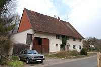 Südseite und Westgiebel mit Ziegelbehang. / Wohn- und Ökonomiegebäude in 88682 Altenbeuren