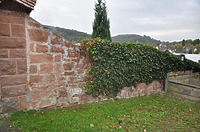 Ausschnitt der Friedhofsmauer / Friedhofsmauer in 77933 Lahr-Sulz (Bildarchiv, Landesamt für Denkmalpflege, Dienstsitz Freiburg) Ausschnitt der Friedhofsmauer / Friedhofsmauer in 77933 Lahr-Sulz (Bildarchiv, Landesamt für Denkmalpflege, Dienstsitz Freiburg)