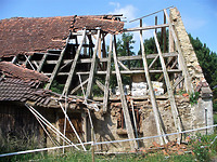 Ostansicht mit nördlichstem Teil der ehem. Schafscheune / Ehem. Schafscheune in 74673 Mulfingen-Simprechtshausen (25.07.2018 - Bastian Heuberger) Ostansicht mit nördlichstem Teil der ehem. Schafscheune / Ehem. Schafscheune in 74673 Mulfingen-Simprechtshausen (25.07.2018 - Bastian Heuberger)