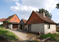 Im Vordergrund Backhaus. Östlich Schuppen und Fachwerkbau. / Backhaus in 88682 Neufrach Im Vordergrund Backhaus. Östlich Schuppen und Fachwerkbau. / Backhaus in 88682 Neufrach