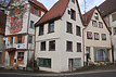 Gesamtansicht der Straßenfront mit dem zwischen den beiden Nachbargebäuden eingeklemmten Hauptgebäude des frühen 18. Jahrhunderts / Wohn- und Handwerkerhaus in 88499 Riedlingen (Stefan Uhl) Gesamtansicht der Straßenfront mit dem zwischen den beiden Nachbargebäuden eingeklemmten Hauptgebäude des frühen 18. Jahrhunderts / Wohn- und Handwerkerhaus in 88499 Riedlingen (Stefan Uhl)