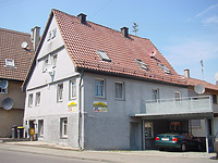 Ansicht von Süden.  / Wohnhaus in 70794 Filderstadt-Plattenhardt (03.08.2004 - Foto: Tilmann Marstaller)