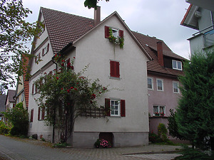 Ansicht von Südosten / Sog. Hahnsches Haus, Winkelhakengehöft, Doppelwohnhaus in 70794 Filderstadt, Sielmingen (02.09.2002 - Tilmann Marstaller)