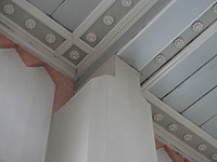Detail Anschluss Decke und Wandpfeiler (Seitenschiff) / Evangelische Kirche Unsere Liebe Frau in 75059 Zaisenhausen (17.11.2020 - Aufn. Dorothea Roos)