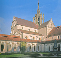 Kirche vom Kreuzgarten aus gesehen / Ehem. Klosterkirche in 72074 Tübingen-Bebenhausen Kirche vom Kreuzgarten aus gesehen / Ehem. Klosterkirche in 72074 Tübingen-Bebenhausen