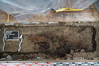 Schnitt 12 Planum 15. Zu einem Kalkofen der Bauphase von 1430 gehöriger Verziegelungsbereich. / Ev. Veitskirche in 72147 Nehren (7.8.2020 - Sophie Hasel)