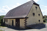 Nordfassade (traufständig) sowie Westfassade (giebelständig) / Altes Zehnthaus in 76703 Kraichtal-Oberöwisheim (Juli 2020 - Jako Baudenkmalpflege GmbH) Nordfassade (traufständig) sowie Westfassade (giebelständig) / Altes Zehnthaus in 76703 Kraichtal-Oberöwisheim (Juli 2020 - Jako Baudenkmalpflege GmbH)
