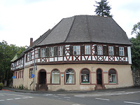 Ansicht des Gebäudes von Westen (2022) / Wohn- und Geschäftshaus in 69469 Weinheim (27.09.2022 - Markus Numberger (Esslingen))