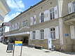 Ansicht des Westflügels an der Wilhelmstraße mit Ladengeschäft / Weingut in 79379 Müllheim (07.2021 - K. Herrmann)