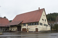 Blick von Südosten über die Kreuzung vor der Entfernung des Außenputzes / Gasthaus zum Rößle in 78661  Dietingen-Rotenzimmern (07/2019 - Stefan King)