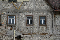 Östliche Giebelwand, freigelegtes Fachwerk im Obergeschoss vor Küche und hinterer Stube, links war einst ein von der Küche zu  bedienender Backofen vorgesetzt / Gasthaus zum Rößle in 78661  Dietingen-Rotenzimmern (07/2019 - Stefan King)