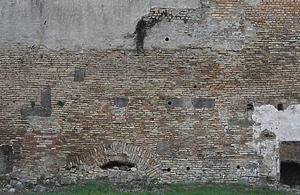 Ansicht des Mauerstückes von Osten / Wehrmauer in 79206 Breisach, Breisach am Rhein (03.2019 - Stefan King) Ansicht des Mauerstückes von Osten / Wehrmauer in 79206 Breisach, Breisach am Rhein (03.2019 - Stefan King)