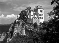 Südostansicht / Schloss Bronnen in 78567 Fridingen, Bronnen (1950/ 70 - Bildarchiv Foto Marburg / Foto: Schmidt-Glassner, Helga.)
