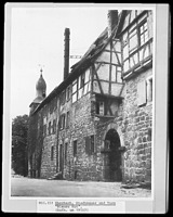 Ansicht von Nordosten / Wohnhaus, sog. Hof bzw. Feuersteinsches Haus in 69412 Eberbach am Neckar (um 1950 - https://www.bildindex.de/document/obj20117714?medium=mi05154d10&part=1) Ansicht von Nordosten / Wohnhaus, sog. Hof bzw. Feuersteinsches Haus in 69412 Eberbach am Neckar (um 1950 - https://www.bildindex.de/document/obj20117714?medium=mi05154d10&part=1)