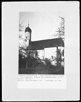 Südostansicht / Kath. Pfarrkirche St. Georg und Sebastian in 88471 Laupheim-Untersulmetingen, Niederkirch (um 1960 - LAD Baden-Württemberg, Außenstelle Tübingen, Quelle: bildindex.de)