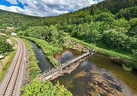 Wehr Neuenbürg an der Enz. Schräg-Luftbild von Westen mit Blick von Oberwasser enzabwärts. Linker Hand der Bahndamm. Am rechten Enzufer unmittelbar ein Wirtschaftsweg / Wehr Neuenbürg an der Enz, Badwehr T215 in 75305 Neuenbürg, keine genauere Zuordnung (06/2024 - baumass GbR - architekturvermessung & baudokumentation, Dipl.-Ing. Meike Hoffmann, Dipl.-Ing. Marc Wietheger
) Wehr Neuenbürg an der Enz. Schräg-Luftbild von Westen mit Blick von Oberwasser enzabwärts. Linker Hand der Bahndamm. Am rechten Enzufer unmittelbar ein Wirtschaftsweg / Wehr Neuenbürg an der Enz, Badwehr T215 in 75305 Neuenbürg, keine genauere Zuordnung (06/2024 - baumass GbR - architekturvermessung & baudokumentation, Dipl.-Ing. Meike Hoffmann, Dipl.-Ing. Marc Wietheger
)