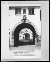 Ansicht von Osten / Unteres Torgebäude in 88430 Rot an der Rot, Rot an der Rot (Mönchsrot) (1971 - Landesamt für Denkmalpflege Baden-Württemberg, Außenstelle Tübingen) Ansicht von Osten / Unteres Torgebäude in 88430 Rot an der Rot, Rot an der Rot (Mönchsrot) (1971 - Landesamt für Denkmalpflege Baden-Württemberg, Außenstelle Tübingen)