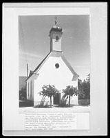 St. Nikolaus, Eingangsfassade mit Blickrichtung Nordosten / St. Nikolaus in 88499 Bechingen (1969 - Landesamt für Denkmalpflege Baden-Württemberg, Außenstelle Tübingen)