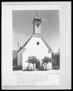 St. Nikolaus, Eingangsfassade mit Blickrichtung Nordosten / St. Nikolaus in 88499 Bechingen (1969 - Landesamt für Denkmalpflege Baden-Württemberg, Außenstelle Tübingen)