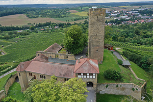 Luftbild: Blick auf die Kernburg der Burg Ravensburg nach West. / Burg Ravensburg, Bergfried in 75056 Sulzfeld, Ravensburg (31.08.2021 - Drohnenbefliegung: KB-BM )