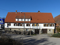 Ansicht mit Scheune / Hofanlage, ehem. Gasthaus Pflug in 71263 Hausen (2023 - Burghard Lohrum)