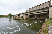 Ansicht von Unterwasser, Felder 1-6 / Staustufe Hessigheim, Straßenbrücke in 74394 Hessigheim (2025 - strebewerk.)