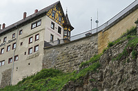 Ostmauer Kernstadt, Vormauer südlich des Viadukts: Stützmauer aus Buckelquadern von 10,5m Länge und etwa 7m Höhe / Stadtmauer in 78628 Rottweil (2024 - Stefan King, Freiburg)