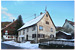 Vordere, westliche Traufseite an der Straße und südliche Giebelseite, rechts kleiner Schuppen / Bauernhaus in 78333 Espasingen (2024 - Stefan King)