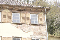 Fachwerkwand OG2, Südostecke. Schadhafter Putz / Gasthaus Schiff in 75305 Neuenbürg (01.04.2026 - LAD Esslingen, JG)