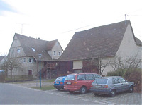 Ansicht Wohnhaus und Scheune (rechts) / Doppelscheune und kleine Scheune (abgegangen) in 72827 Wannweil (2003 - Marstaller Tillmann) Ansicht Wohnhaus und Scheune (rechts) / Doppelscheune und kleine Scheune (abgegangen) in 72827 Wannweil (2003 - Marstaller Tillmann)