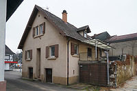 Blick von Nordwesten, rechts Mauerzug als Überreste eines jüngst abgetragenen Gebäudes / Gewölbekeller in 77855 Oberachern (2023 - Stefan King, Freiburg) Blick von Nordwesten, rechts Mauerzug als Überreste eines jüngst abgetragenen Gebäudes / Gewölbekeller in 77855 Oberachern (2023 - Stefan King, Freiburg)