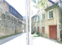 Ansicht der westlichen Traufseite (links im Bild) und der östlichen Traufseite (rechts im Bild) / Wohnhaus in 72764 Reutlingen (2012 - Tilmann Marstaller) Ansicht der westlichen Traufseite (links im Bild) und der östlichen Traufseite (rechts im Bild) / Wohnhaus in 72764 Reutlingen (2012 - Tilmann Marstaller)