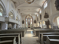 Innenraum des Langhauses mit Blick nach Osten in Richtung des Chorraums / Evangelische Stadtkirche St. Maria in 89537 Giengen an der Brenz (13.08.2024 - KB-BM)