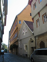 Straßenseitige Ansicht (hinterer Bildbereich) des Gebäudes Webergasse 22
	 / Wohngebäude in 73728 Esslingen am Neckar