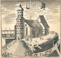 Ansicht von St. Michael von 1717, erschienen als Beilage zu einem Aufruf des Haller Buchdruckers G. M. Mayer zur Unterstützung eines Bibeldrucks. Dargestellt sind die Brücken, die den Kirchenvorplatz mit einigen der umbebenden Häuser der reichsstädtischen Oberschicht verbanden (StadtA SHA HV HS 88) / Michaelskirche, ev. Stadtkirche in 74523 Schwäbisch Hall