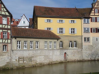 Seite zum Kocher. Bild aus dem April 2007. Foto: Daniel Stihler (StadtA SHA Server Häuserlexikon) / Ehemaliges Schlachthaus in 74523 Schwäbisch Hall