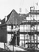 Staffelgiebelhaus während einer Sanierung - Quelle: www.bildindex.de / Staffelgiebelhaus in 79268 Bötzingen,  keine genauere Zuordnung